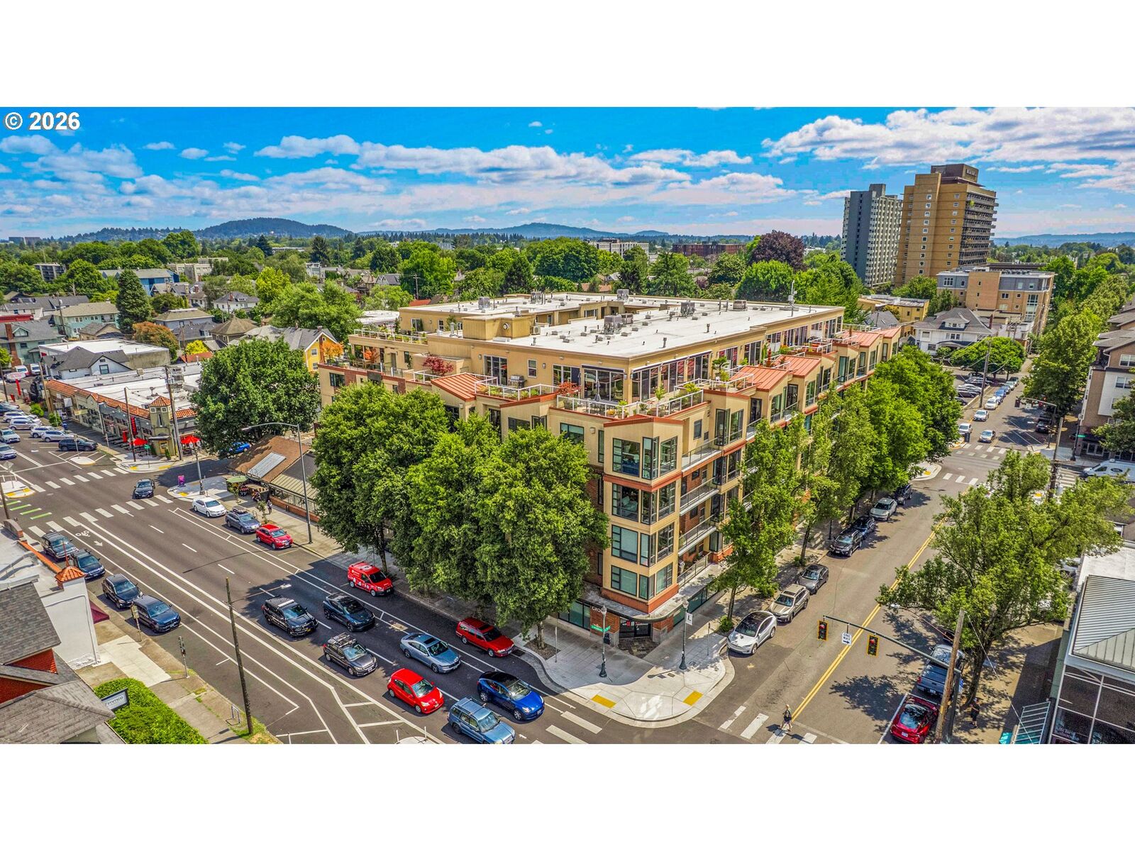 Property Photo:  1620 NE Broadway St 432  OR 97232 