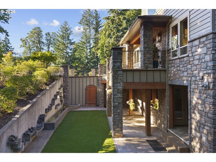 Property Photo: 1048 NW Eloise Ln OR 97229
