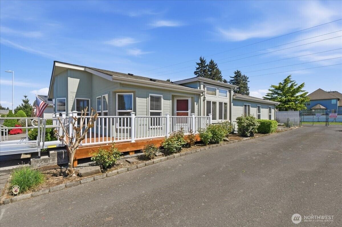 Property Photo:  16500 SE 1st St 27  WA 98684 