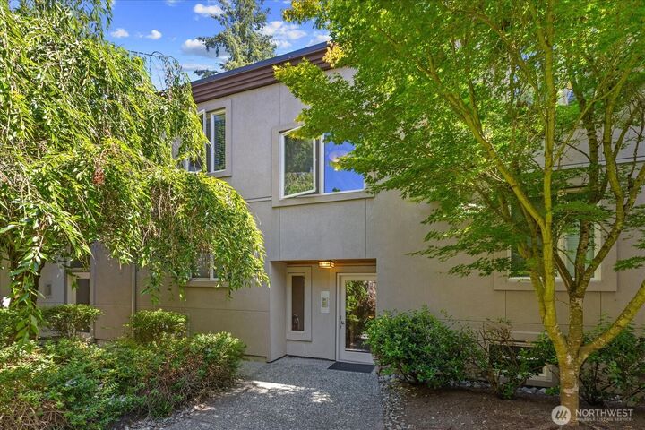 Property Photo: 8503 Bowdoin Way 204 WA 98026