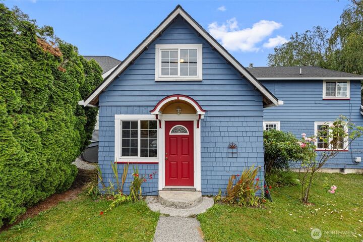 Property Photo:  420  Warren Street  WA 98273 