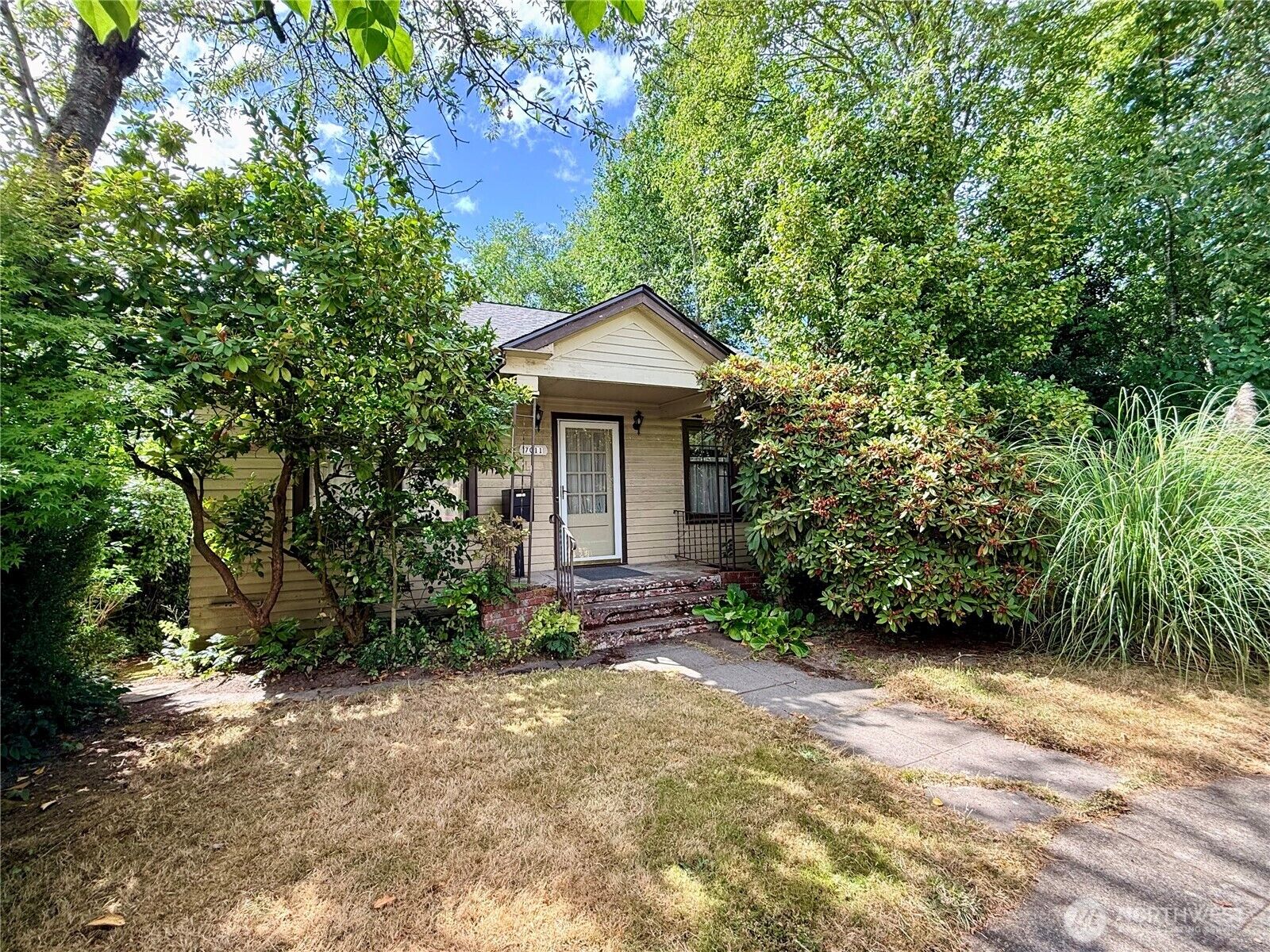 Property Photo: 7011 14 Th Drive NW WA 98115