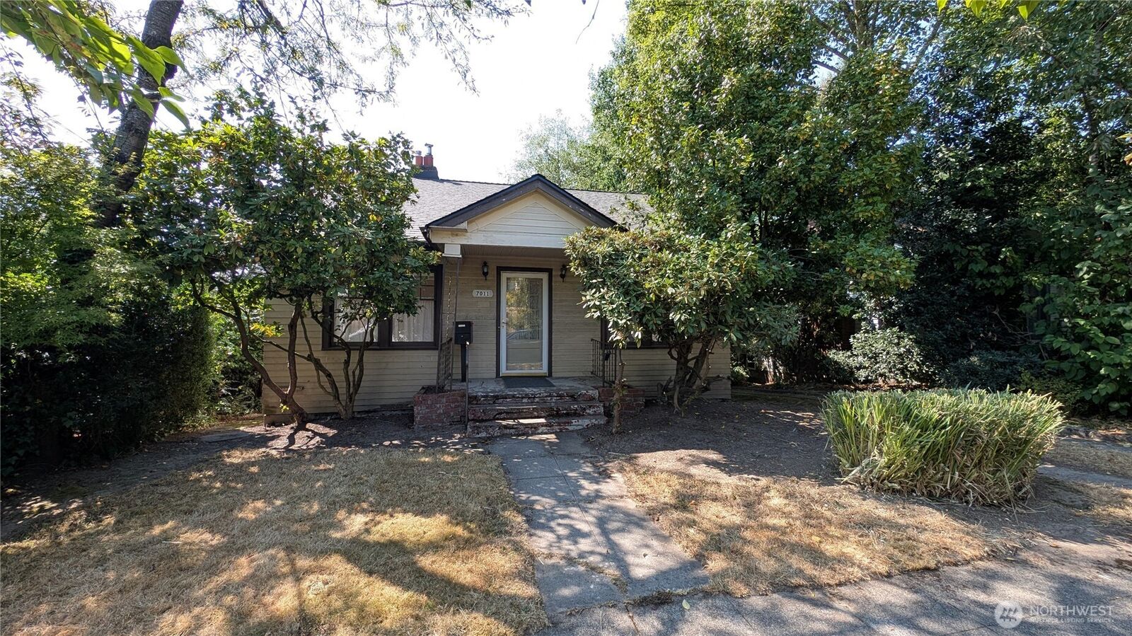 Property Photo: 7011 14th Avenue NE WA 98115