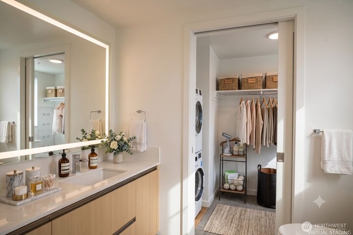 Property Photo:  1808  Minor Avenue 907  WA 98101 