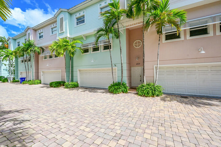 Property Photo: 453 NE 1st Street FL 33060