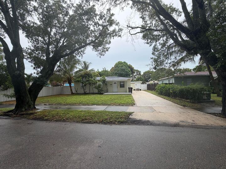 Property Photo:  3033 Clyde Road  FL 33405 