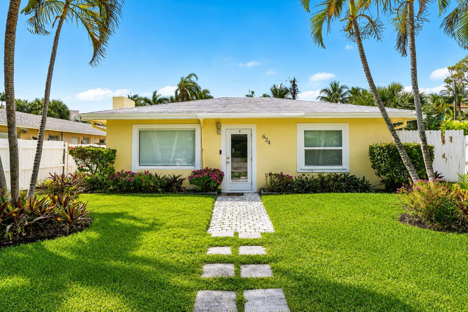 Property Photo: 624 Allen Avenue C FL 33483