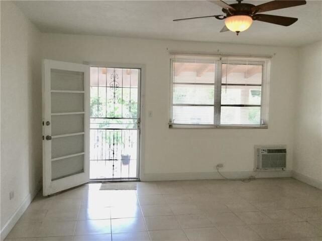 Property Photo:  756 N 17th Avenue 14  FL 33020 