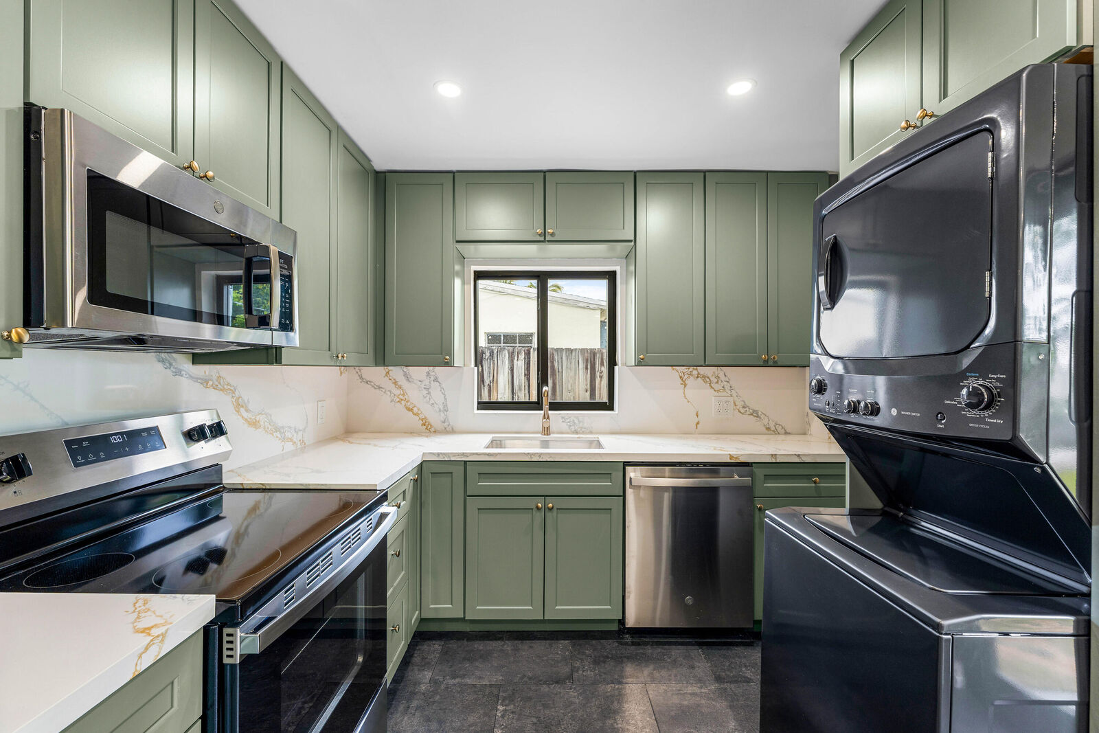 Property Photo: 321 NE 59th Street FL 33334