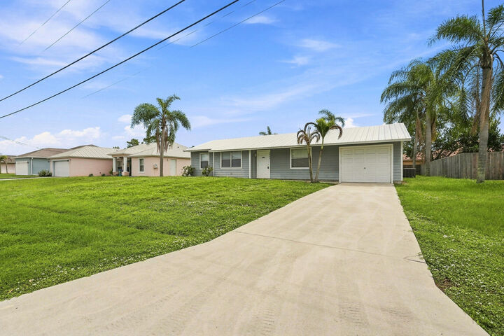 Property Photo: 3873 SW Daisy Street FL 34953