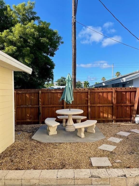 Property Photo:  10 NE 11th Avenue 3  FL 33301 