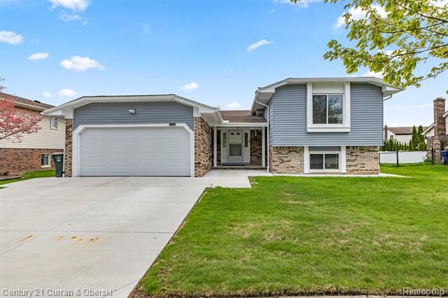 Property Photo:  45561 Edgewood Court  MI 48187 