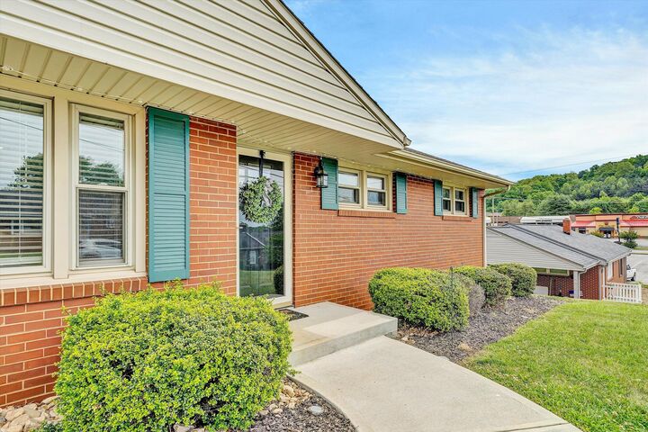 Property Photo: 135 Center St VA 24151