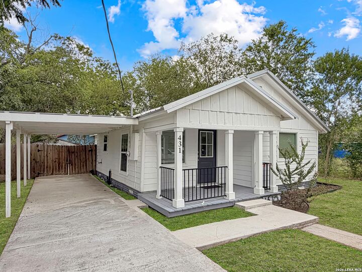 Property Photo: 431 Gravel St TX 78155