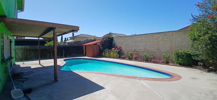 Property Photo:  1129 East Helmick Street  CA 90746 
