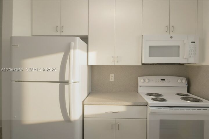 Property Photo: 1225 NE 124th St 24B FL 33161