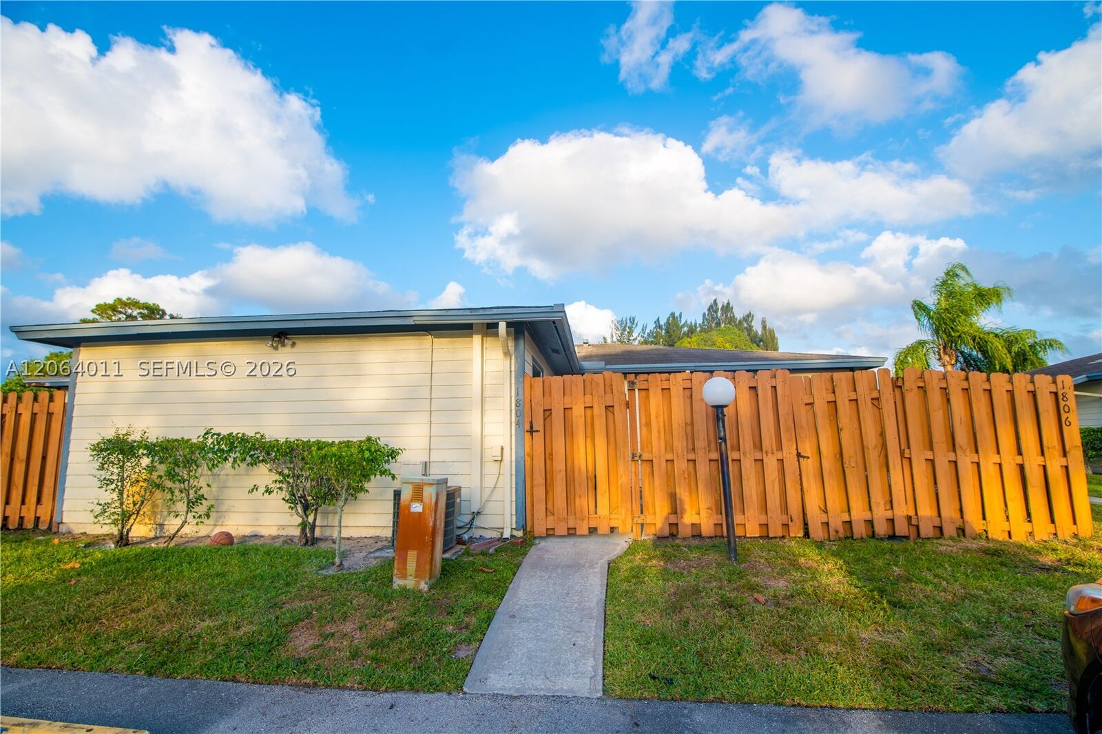 Property Photo: 1804 My Pl FL 33417