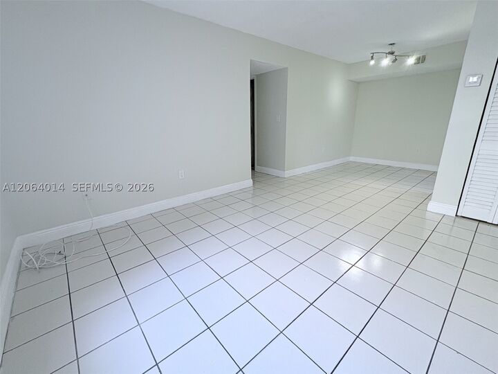 Property Photo: 500 NW 114th Ave 101 FL 33172