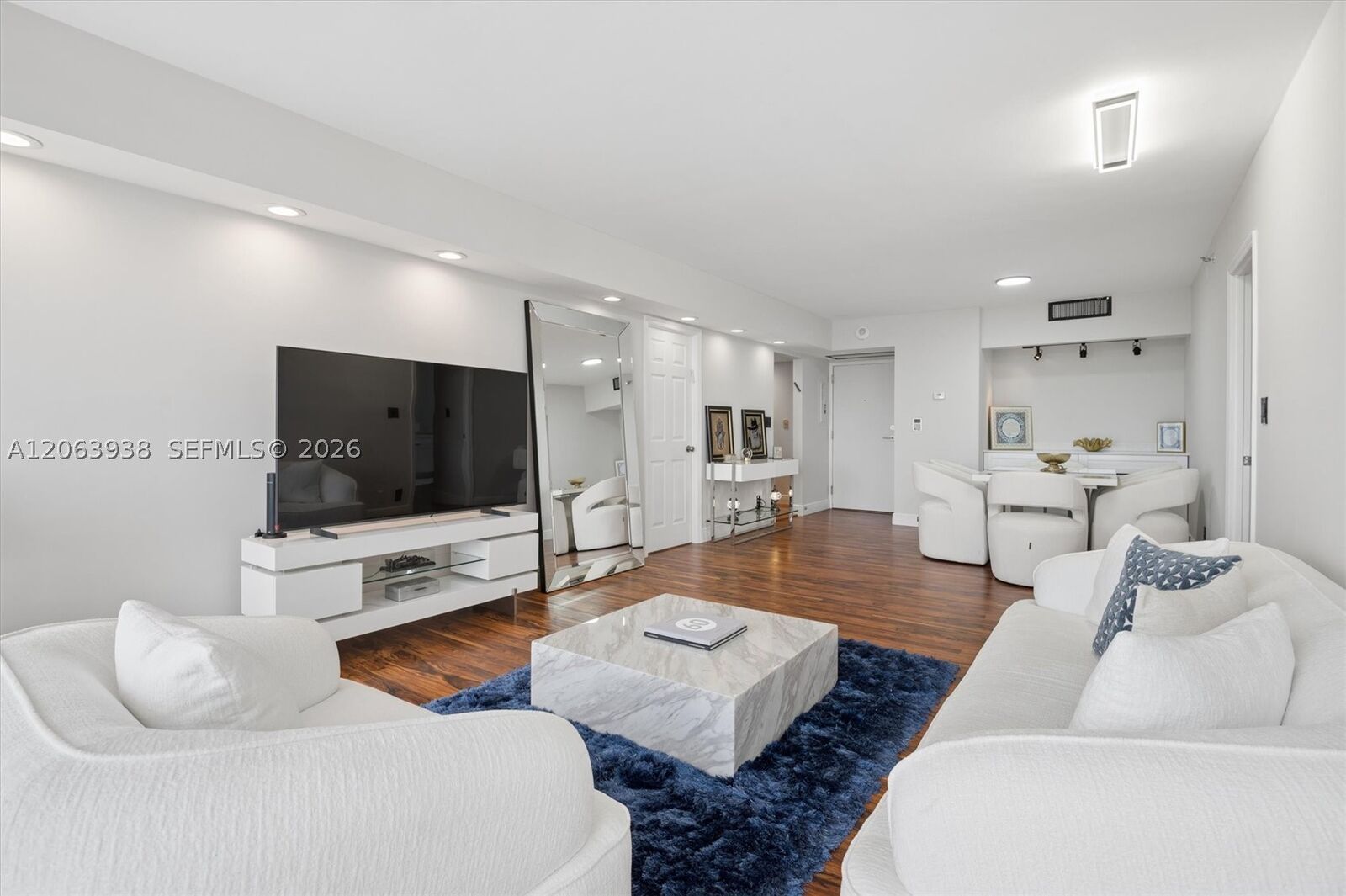 Property Photo: 20225 NE 34th Ct 1014 FL 33180