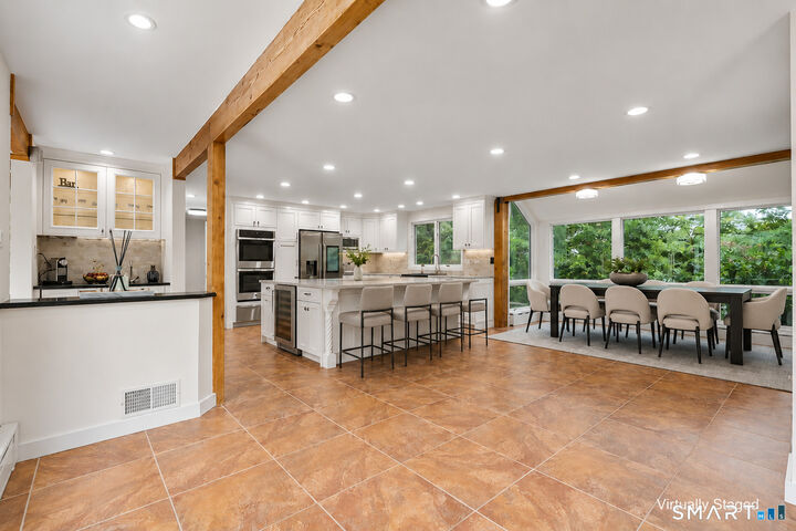 Property Photo:  