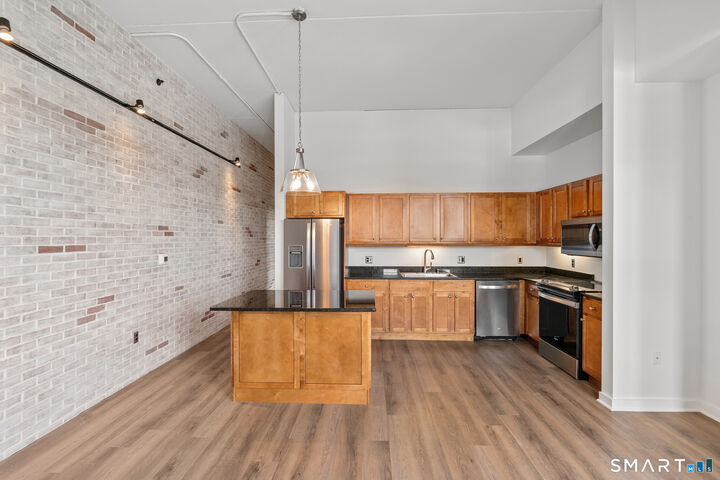 Property Photo:  15 Dinah Road 319  CT 06107 