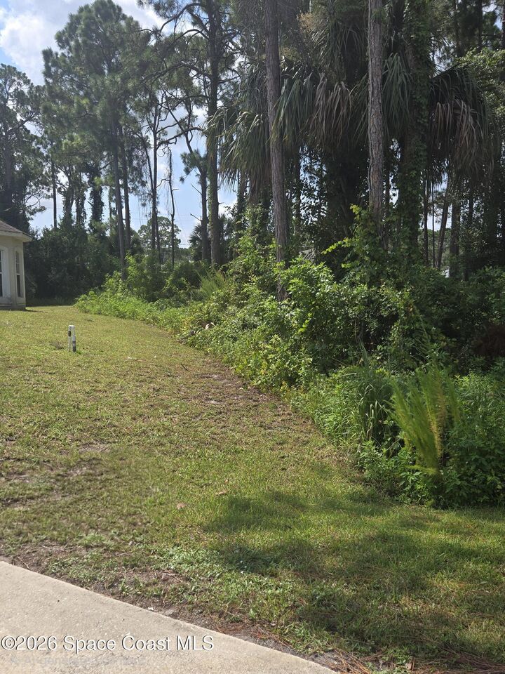 Property Photo: 1524 Holbrook Road NW FL 32907