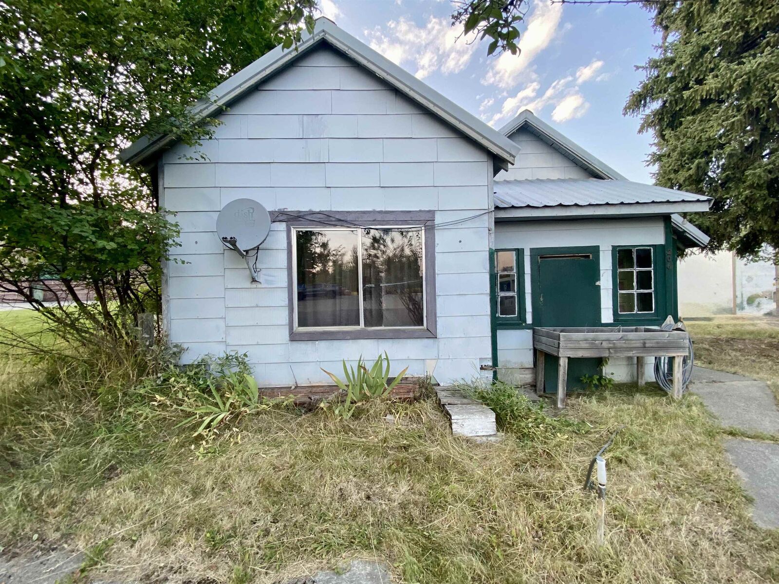 Property Photo: 206 E Blackwell St WA 99139