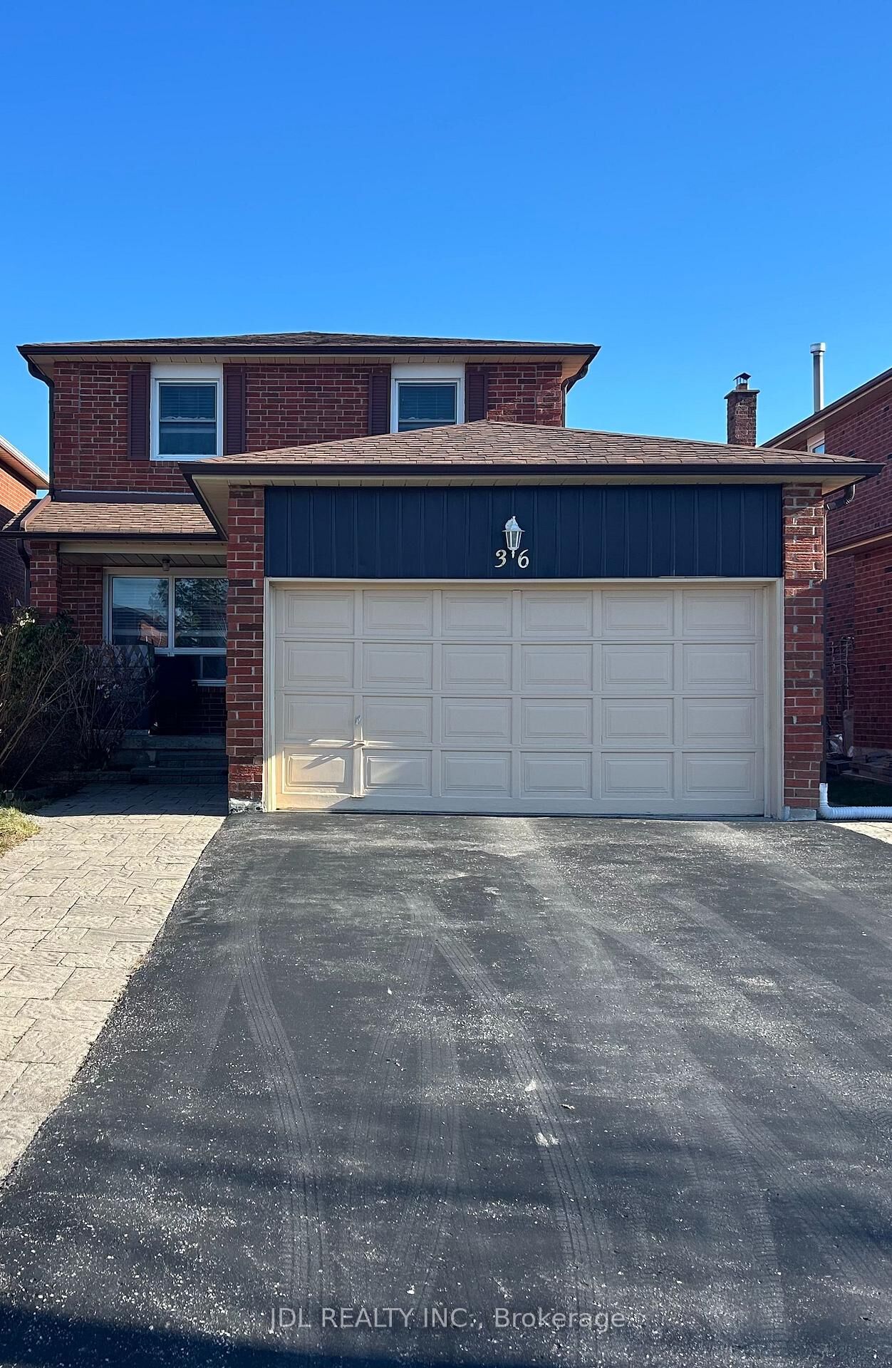 Property Photo:  36 Bendamere Cres Crescent Two-Bedroom Bsmt  ON L3P 6Y1 
