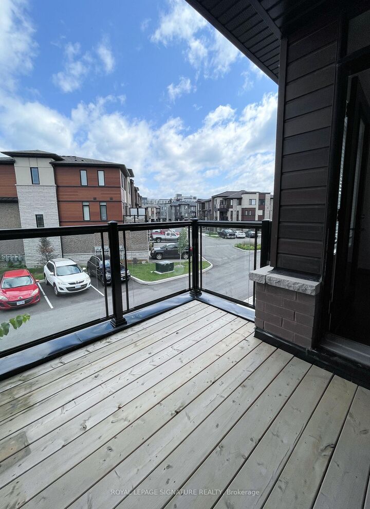 Property Photo:  590 North Service Road E 99  ON L8E 0K5 