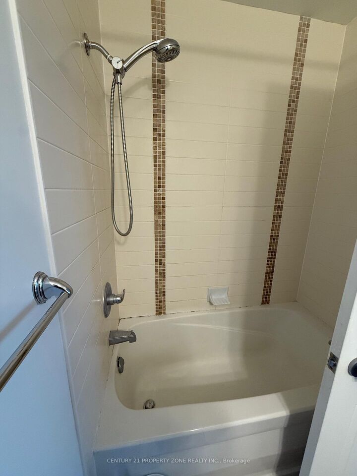 Property Photo:  3515 Kariya Drive 3207  ON L5B 0C1 
