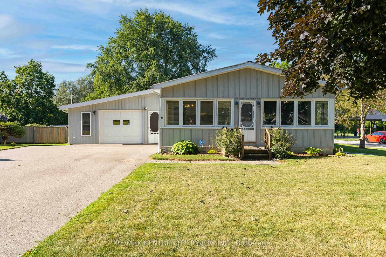 Property Photo: 40 Chestnut Street W ON N5H 1E6