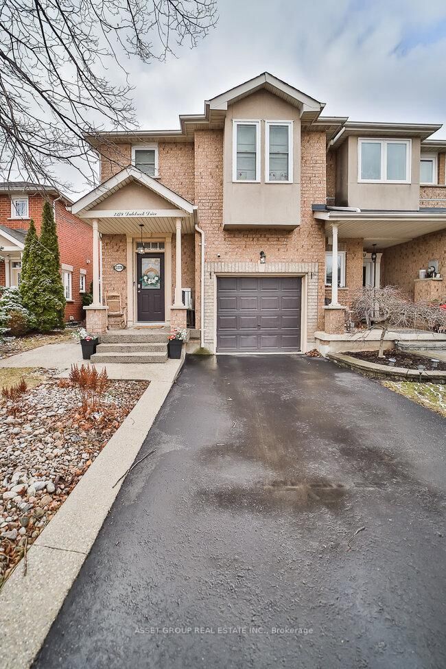 Property Photo:  2378 Dalebrook Drive  ON L6H 6K4 