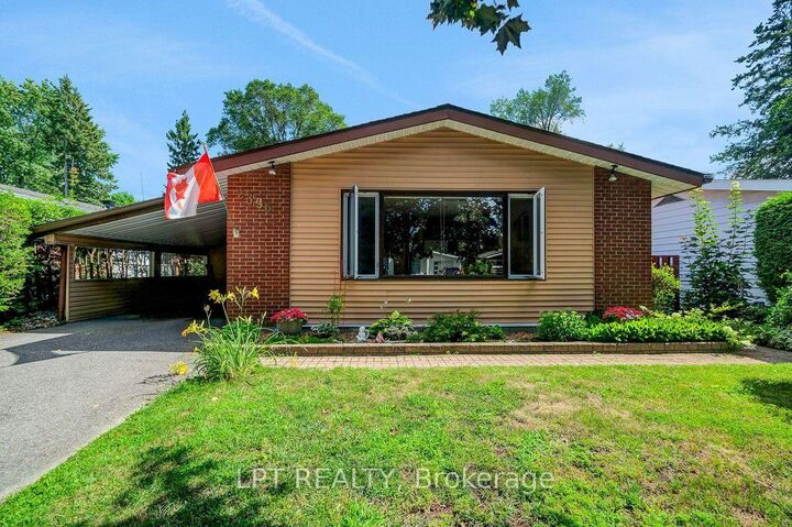 Property Photo:  