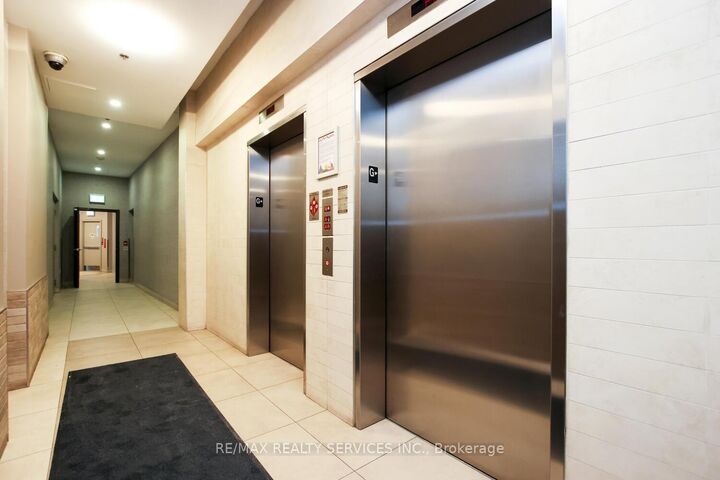 Property Photo:  215 Queen Street E 1103  ON L6W 0A9 