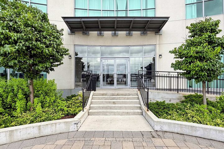 Property Photo: 2150 Lawrence Avenue E 208 ON M1R 3A7