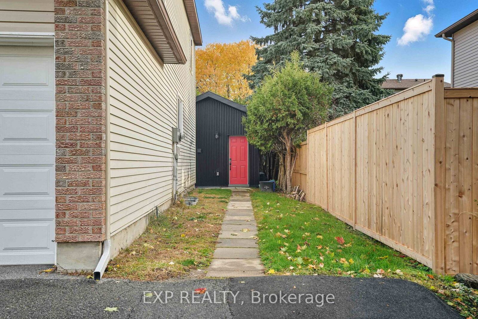 Property Photo: 51 Raftus Square A ON K2J 2K9