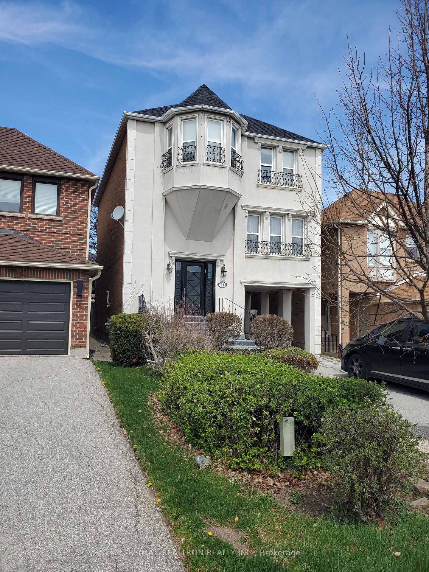 Property Photo:  44 Roxborough Lane  ON L4J 4T1 