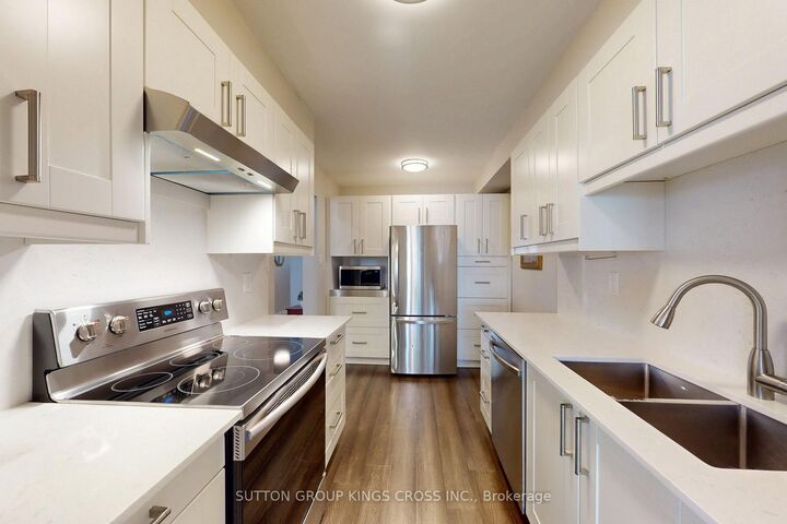 Property Photo: 2575 Parmeer Drive 2 ON L5C 2Y3
