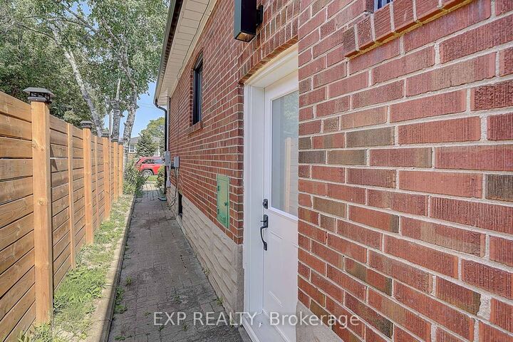 Property Photo:  36 Vauxhall Drive Bsmt  ON M1P 1P7 