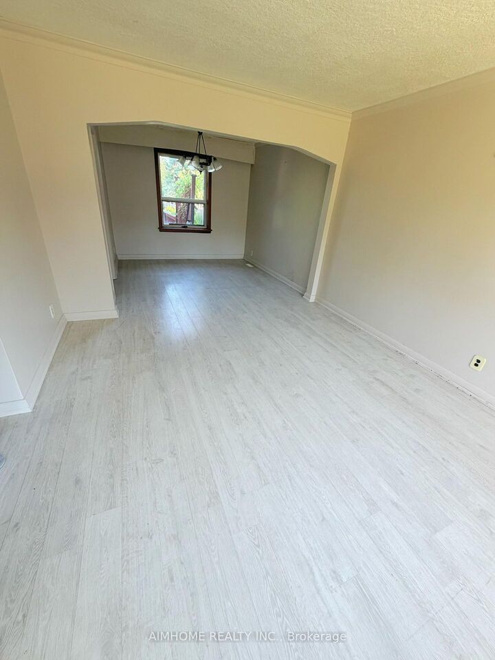 Property Photo: 481 Hounslow Avenue ON M2R 1J1