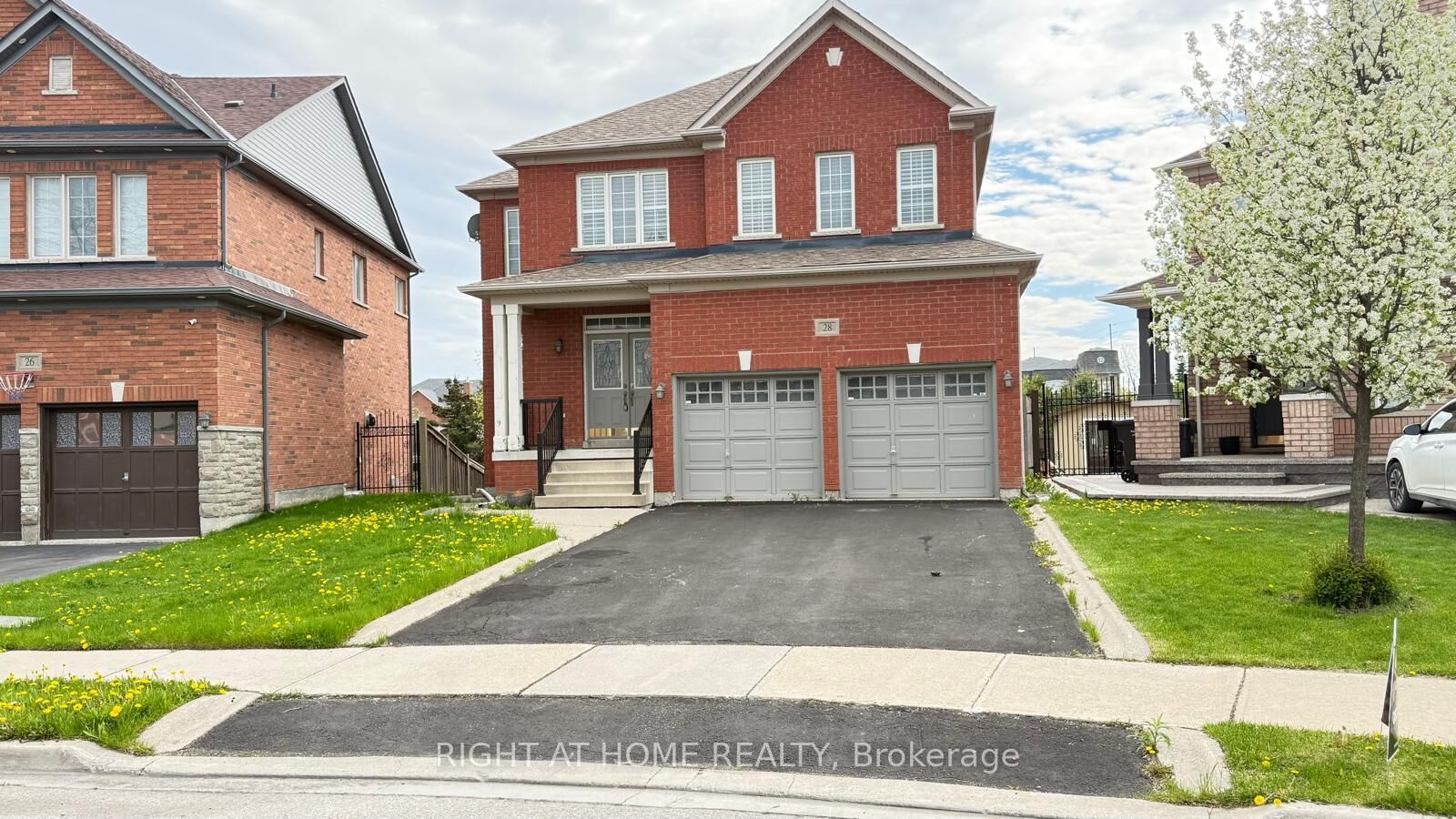Property Photo: 28 Laurentide Crescent ON L6P 1Y4