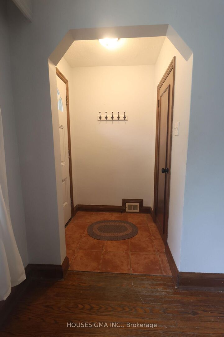 Property Photo: 206 Burnett Avenue Main ON M2N 1V8