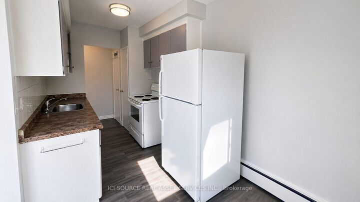 Property Photo: 333 Gibb Street 16 ON L1J 1Z1