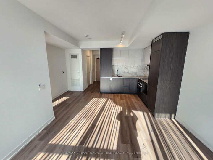 Property Photo:  28 Interchange Way 3203  ON L4K 0P8 