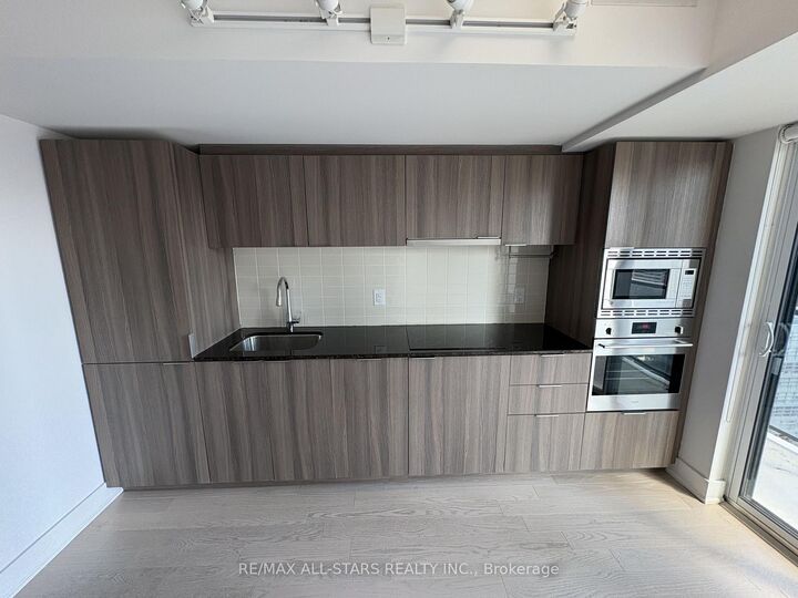 Property Photo: 955 Bay Street 2102 ON M5S 2A2
