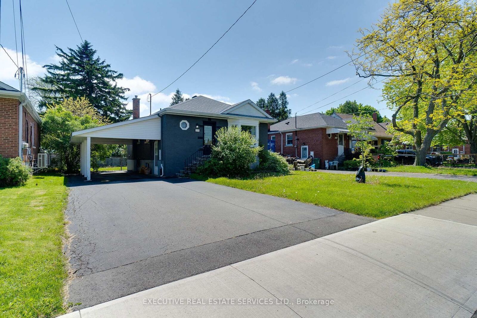 Property Photo: 213 East 32nd Street ON L8V 3S3