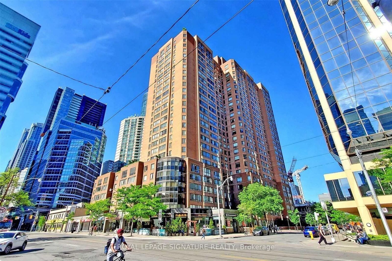 Property Photo:  633 Bay Street 419  ON M5G 2G4 