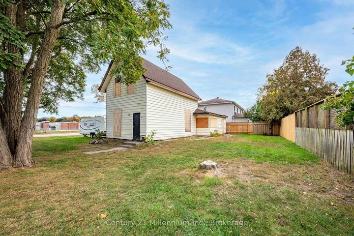469 Robert Street — photo 1
