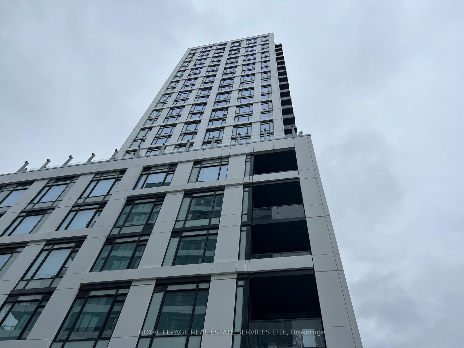 Property Photo:  2495 Eglinton Avenue W 2713  ON L5M 2T2 