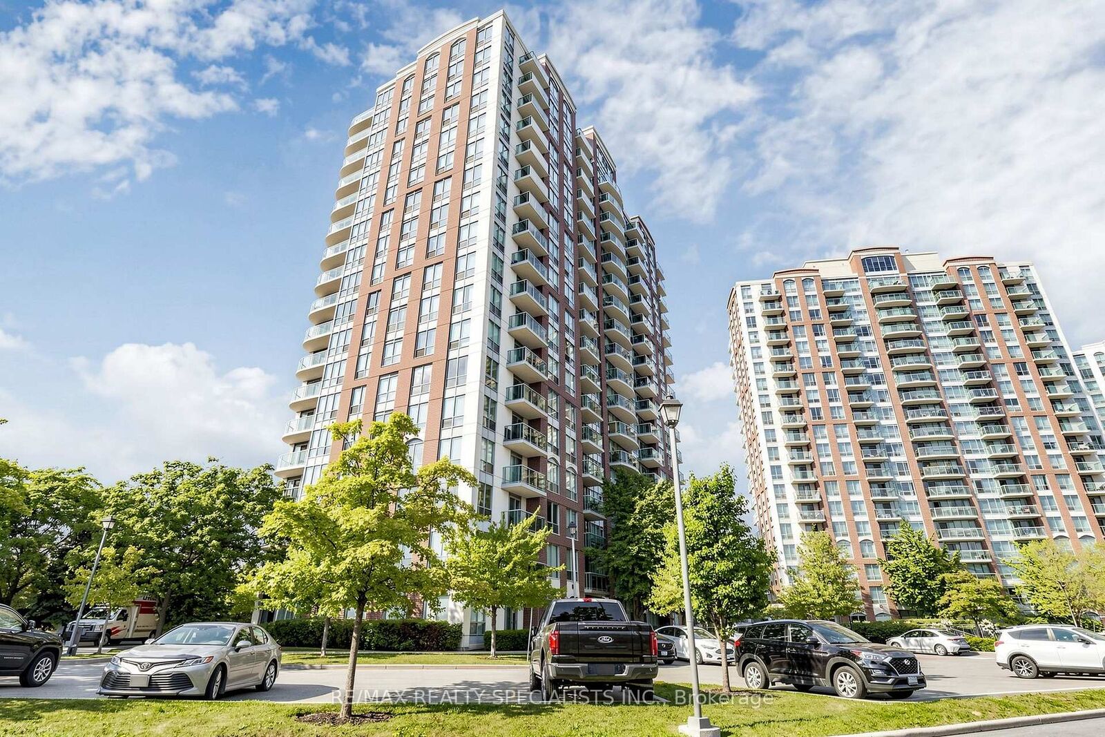Photo de la propriété: 4879 Kimbermount Avenue 303 ON L5M 7R8